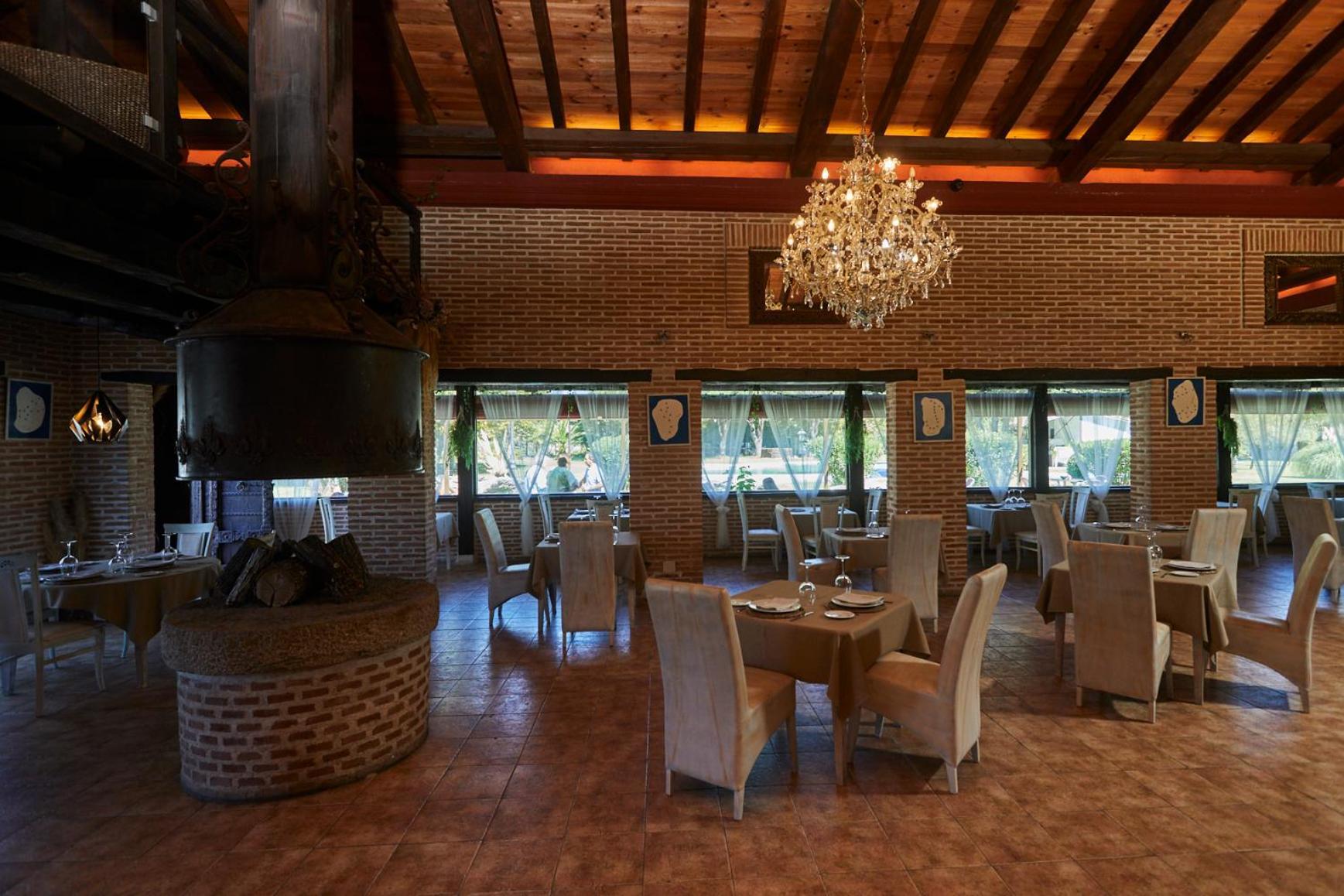 Hotel El Mirlo Blanco Канделеда Экстерьер фото