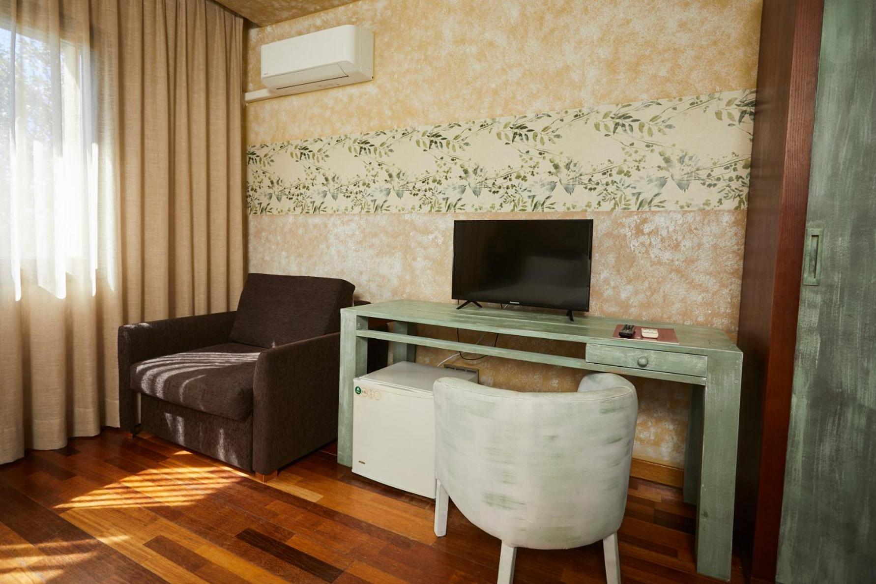 Hotel El Mirlo Blanco Канделеда Экстерьер фото