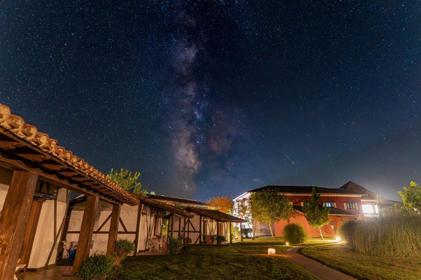 Hotel El Mirlo Blanco Канделеда Экстерьер фото